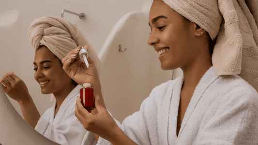 Applicering av hyaluronsyra i ansiktet efter microneedling