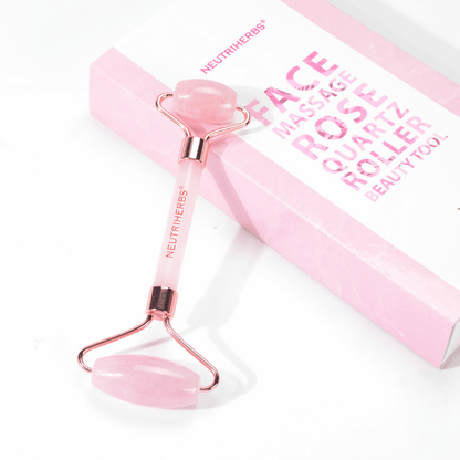 Neutriherbs rouleau facial en quartz rose pour le massage du visage et la routine de soins de la peau.