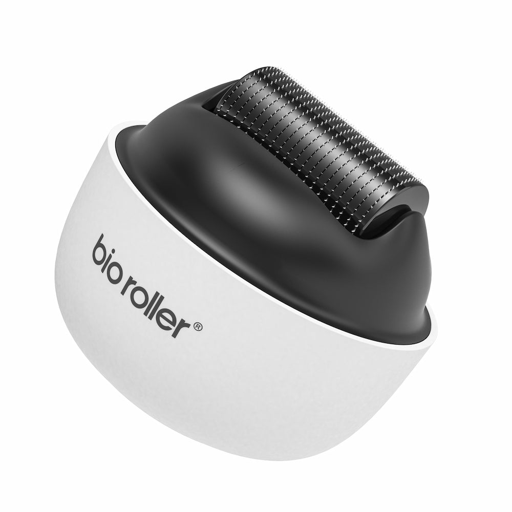 Bio Roller G4 microneedling-roller pour le visage au design moderne, conçu pour le rajeunissement de la peau, une absorption accrue des sérums et une amélioration de la texture de la peau.