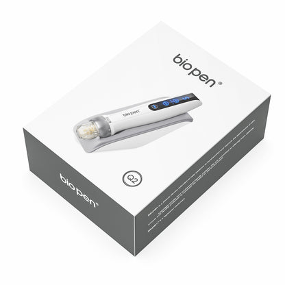 Stylo Biopen Q2 microneedling montré sur le dessus d'une boîte de produit blanche et grise avec un logo clair et une image du stylo sur le couvercle.