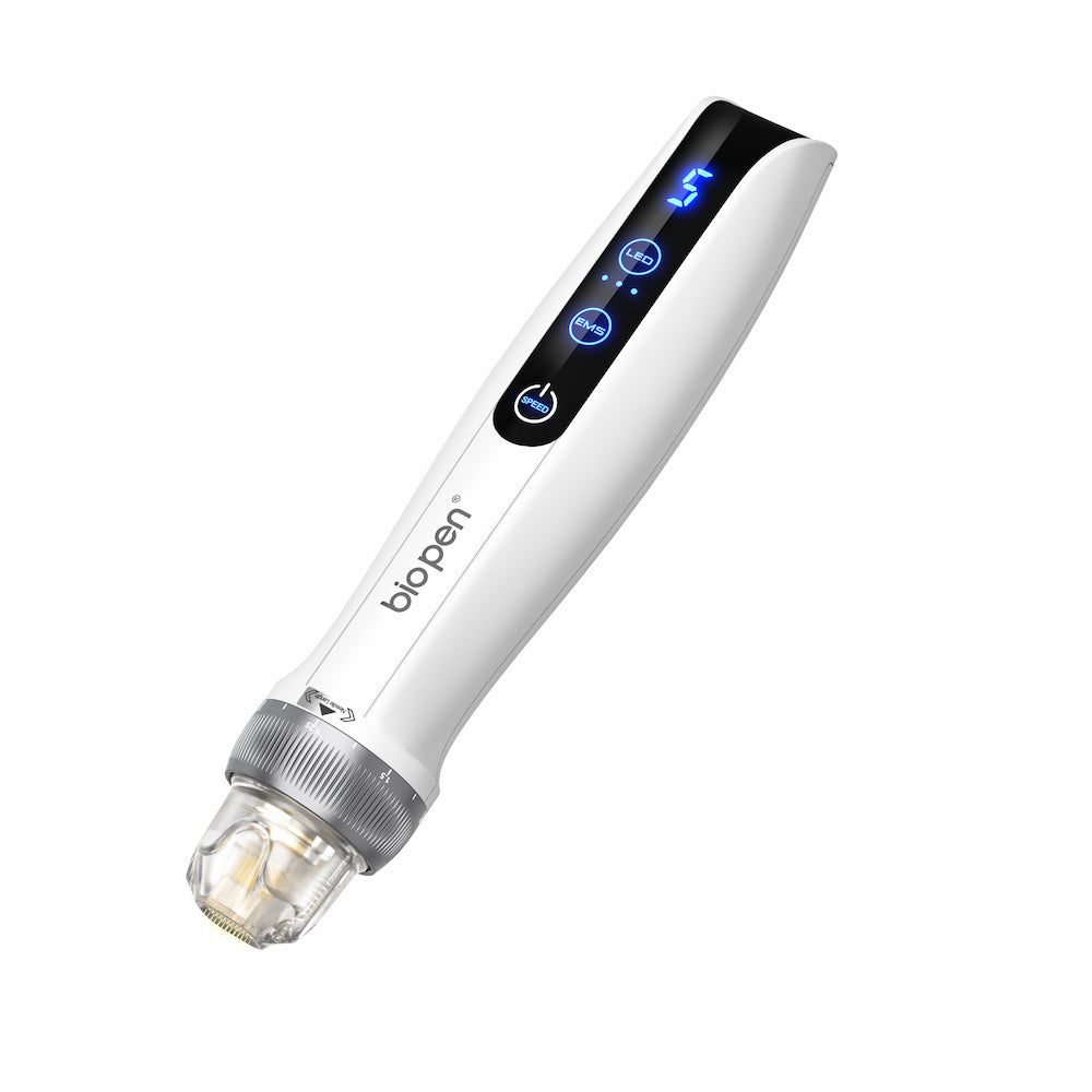 Stylo BioPen blanc Q2 microneedling avec affichage LED numérique, boutons de fonction et module d'aiguille transparent.