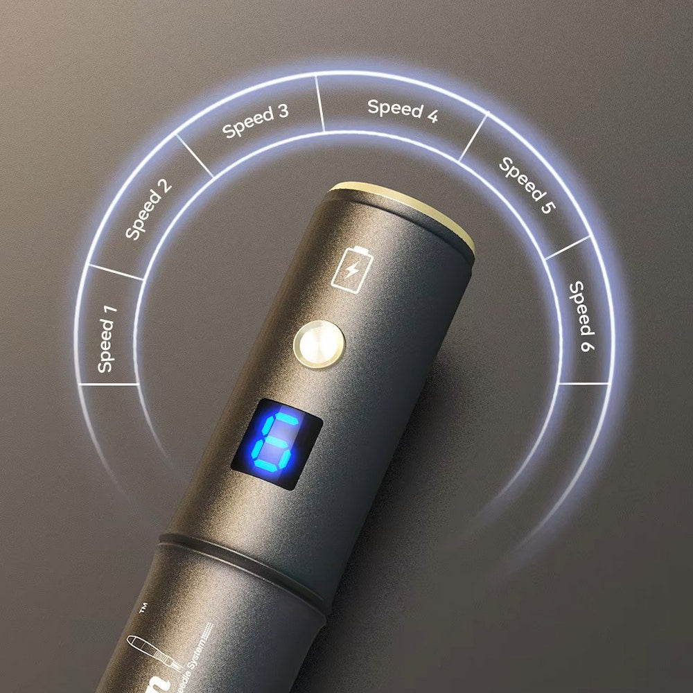 Dr. Pen A8S stylo de microneedling qui montre six niveaux de vitesse avec un affichage numérique pour un traitement de la peau précis et personnalisé.