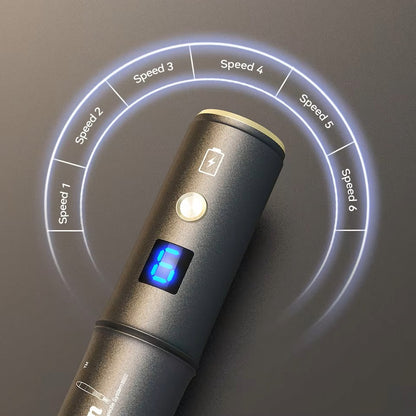 Dr. Pen A8S stylo de microneedling qui montre six niveaux de vitesse avec un affichage numérique pour un traitement de la peau précis et personnalisé.