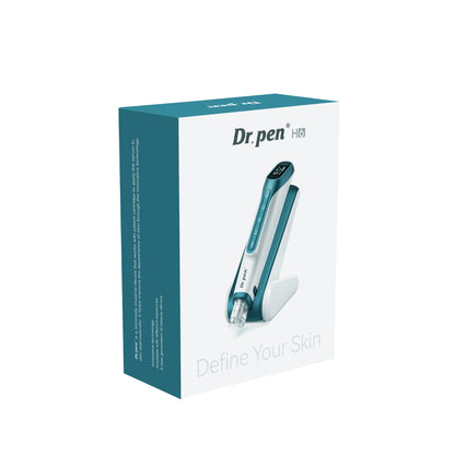 Dr. Pen H6 Hydra Pen dans son emballage d’origine avec image du stylo de microneedling et son support associé.