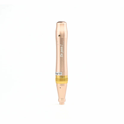 Dr. Pen M5-W microneedling-stylo en or, montré de face sans module d'aiguille monté. L'anneau de vis en or de l'outil et les marques de réglage sont clairement visibles.