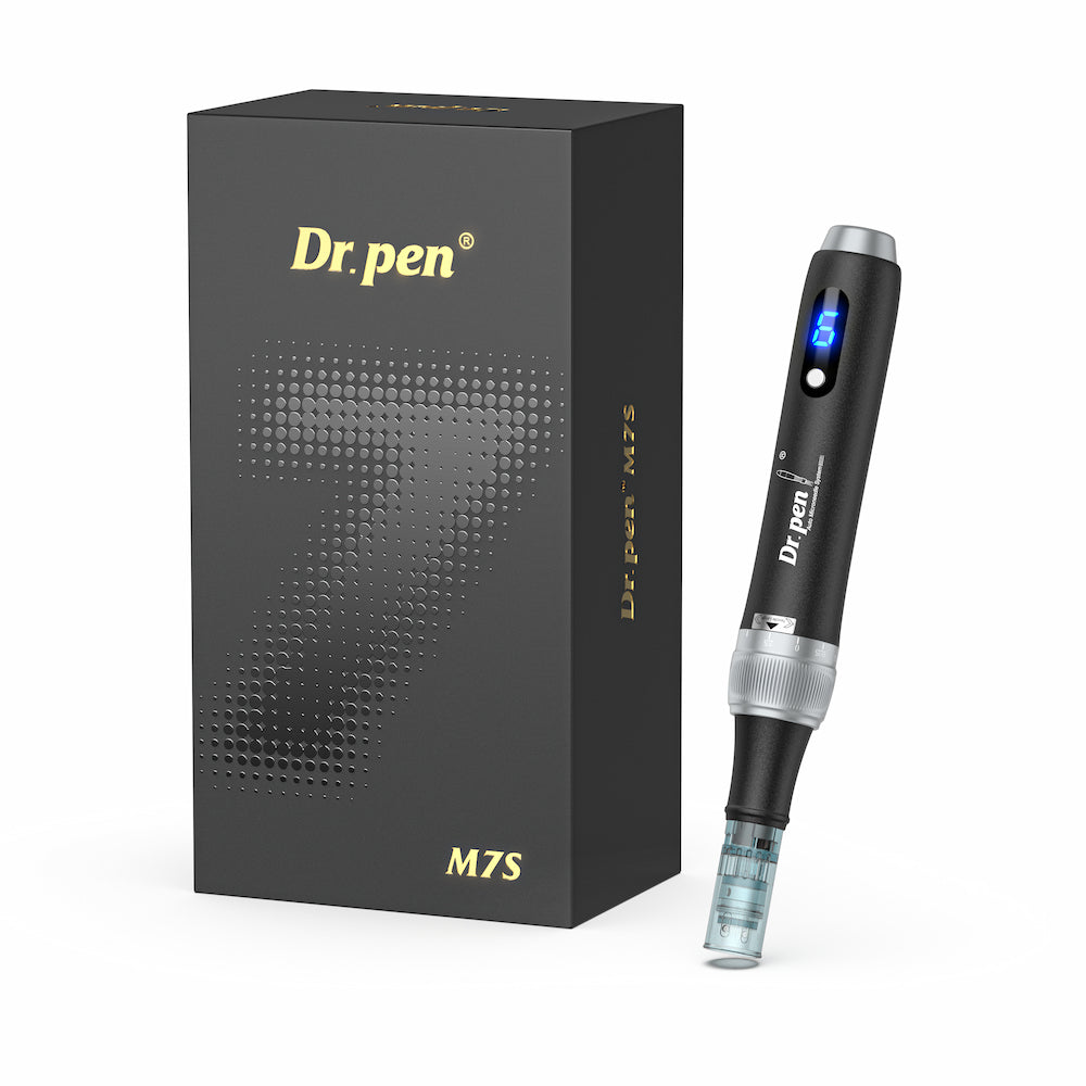 Dr. Pen M7S microneedling-stylo avec emballage luxueux noir élégant, affichage LED et cartouche d'aiguille pour traitement professionnel de la peau.