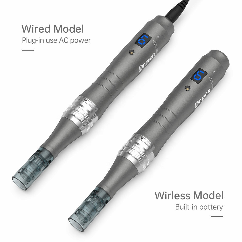 Comparaison entre le modèle filaire Dr. Pen M8 avec câble et le modèle sans fil avec batterie intégrée, les deux avec tête d'aiguille montée.