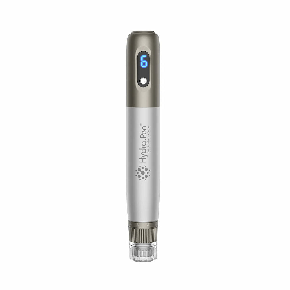 HydraPen h3 microneedling-stylo en vue de face avec affichage LED numérique - outil professionnel pour le rajeunissement de la peau et l'infusion de sérum.