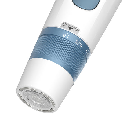Gros plan de l'HydraPen H5 avec anneau de réglage de la profondeur de l'aiguille, montrant les marquages millimétriques et le design de précision pour microneedling.