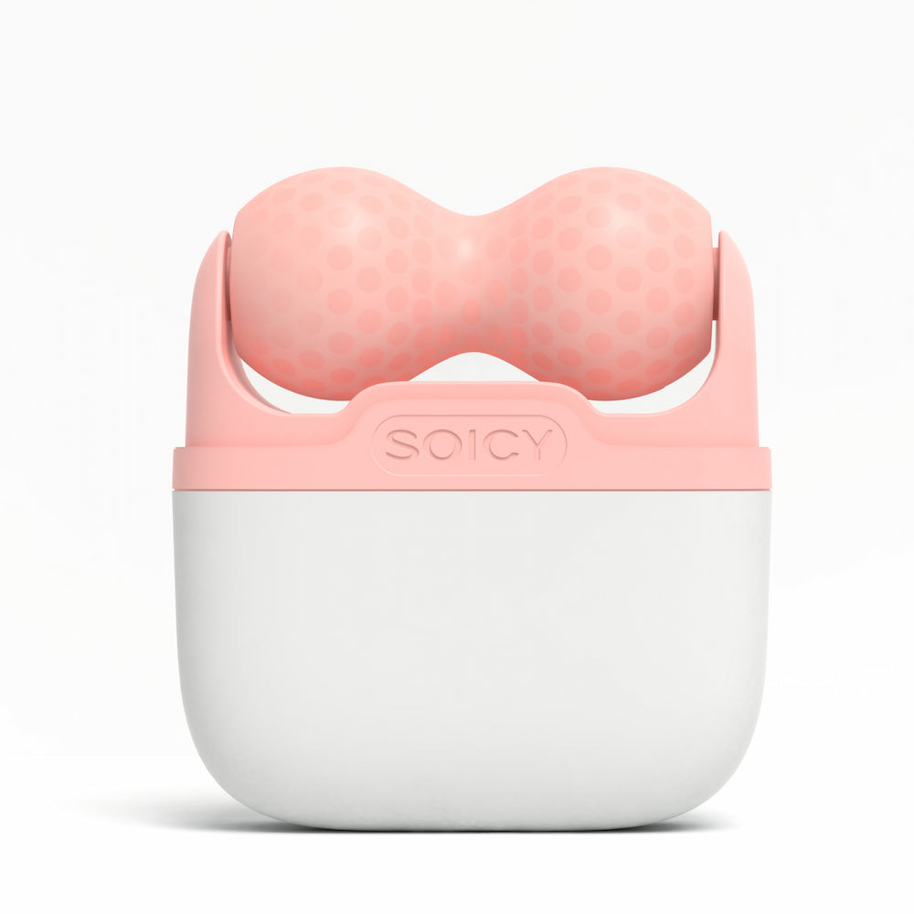Ice Roller Soicy S30 en rose – rouleau facial rafraîchissant dans un étui de rangement vu de face, idéal pour réduire le gonflement et donner un effet raffermissant.