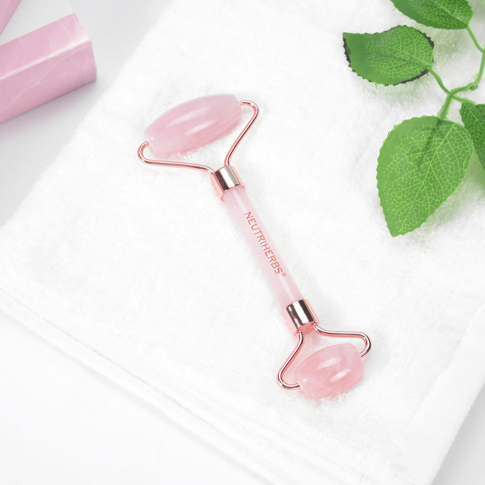 Neutriherbs Rose Quartz Face Roller en quartz rose pour un massage facial délicat et les soins de la peau.