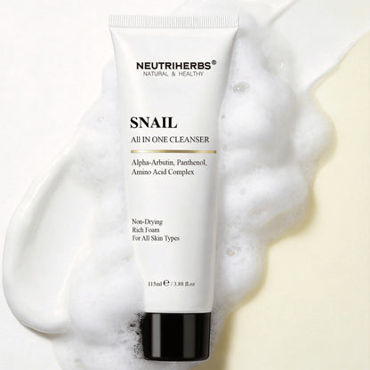 Neutriherbs Snail All In One Cleanser avec mousse nettoyante – nettoyant visage doux qui élimine efficacement les impuretés, le sébum et le maquillage sans assécher la peau.