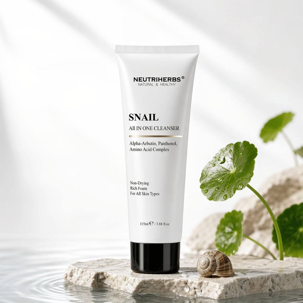 Neutriherbs Snail All In One Cleanser nettoyant visage au mucus d’escargot, à l’alpha-arbutine et au panthénol. Nettoyage doux qui élimine les impuretés et le maquillage, hydrate la peau et convient à tous les types de peau.