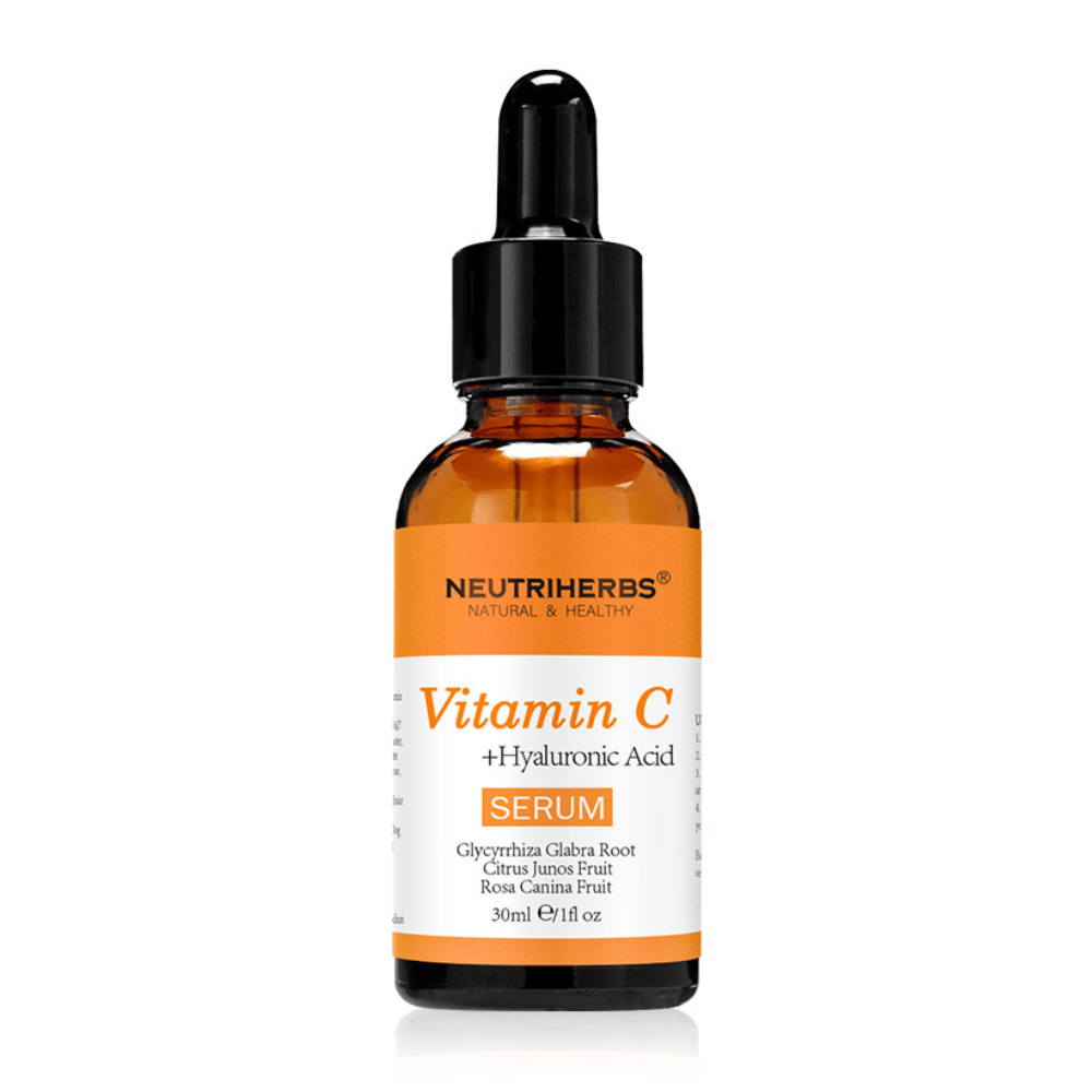Neutriherbs Sérum Vitamine C + Acide Hyaluronique 30 ml sur fond blanc. Sérum visage à la vitamine C et à l’acide hyaluronique qui hydrate la peau, apporte plus d’éclat et contribue à un teint plus uniforme.